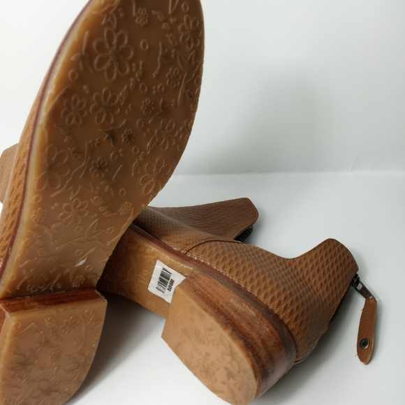 Bussana Ankle Leather Brown Bootie - Picture 8 of 9